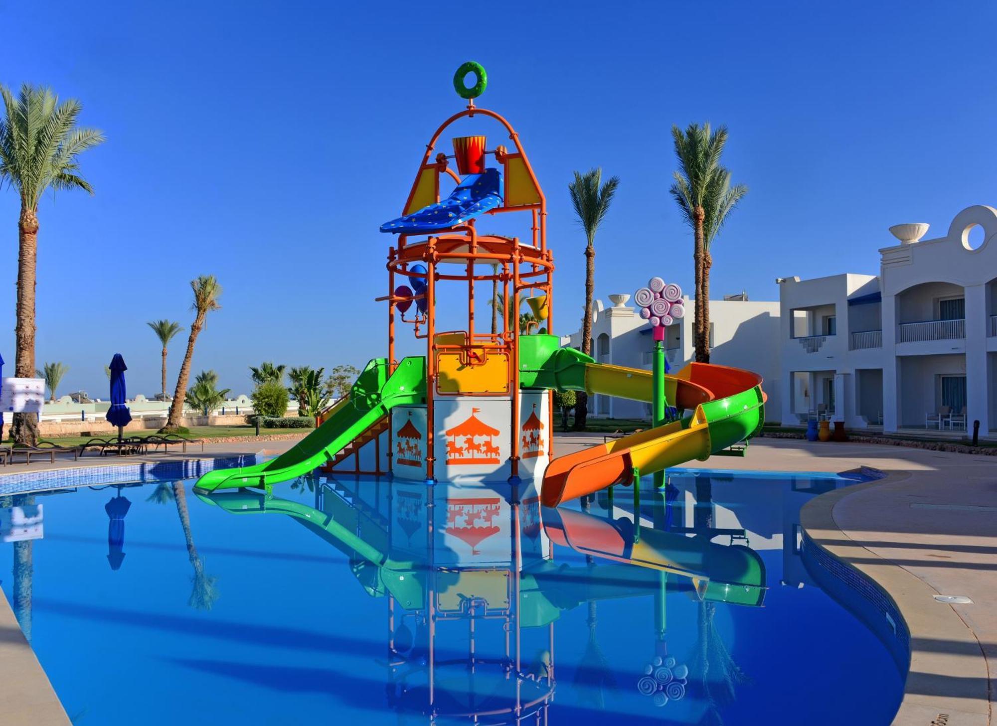 Renaissance Sharm El Sheikh Golden View Beach Resort Exteriér fotografie Aqua Park at the Hilton Hurghada