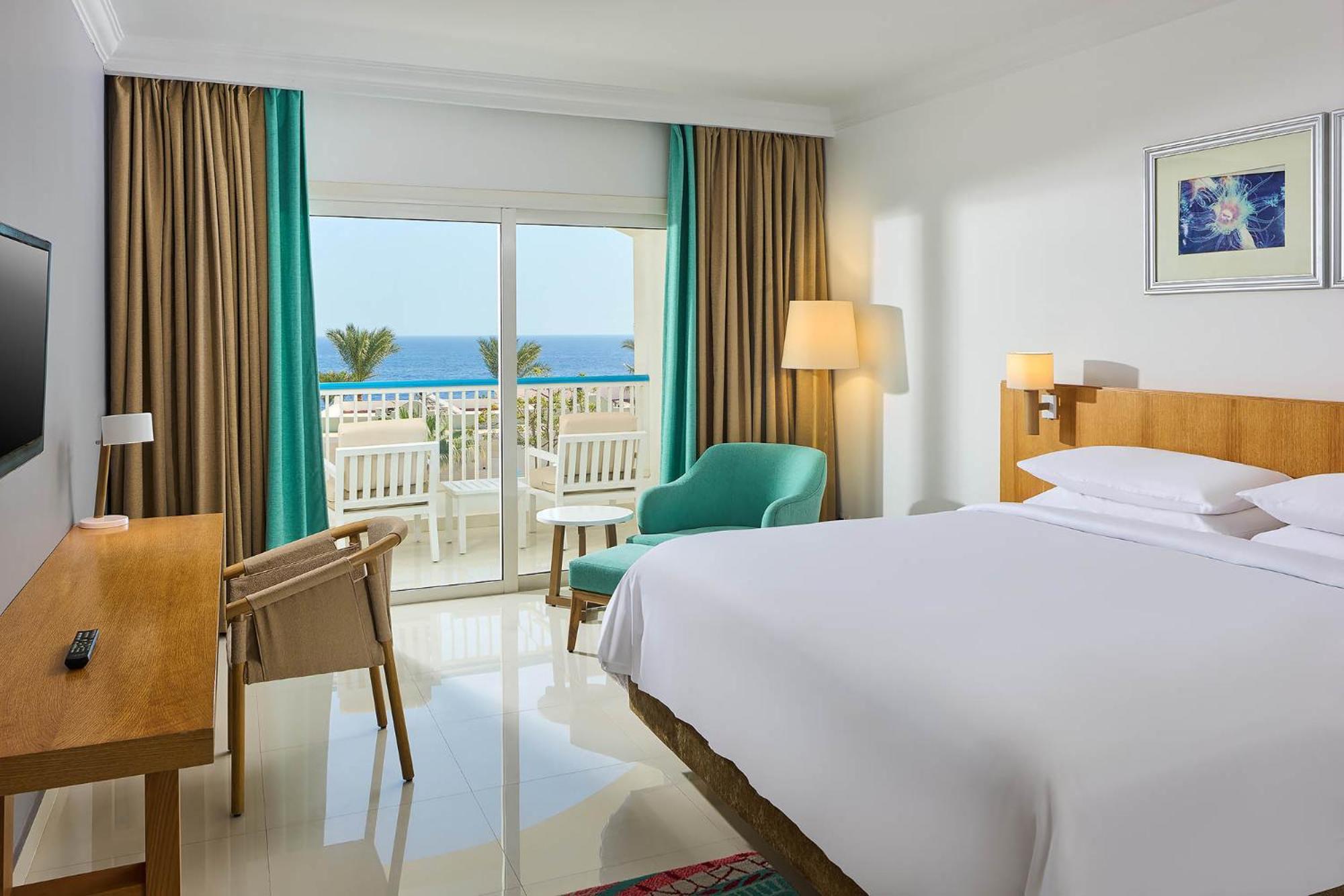 Renaissance Sharm El Sheikh Golden View Beach Resort Exteriér fotografie A room at the Hilton Sharm El Sheikh