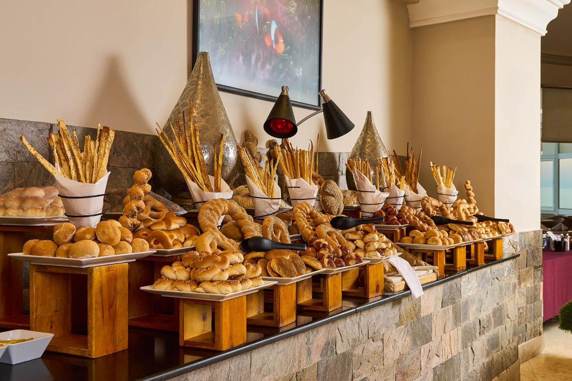 Renaissance Sharm El Sheikh Golden View Beach Resort Exteriér fotografie A bread station