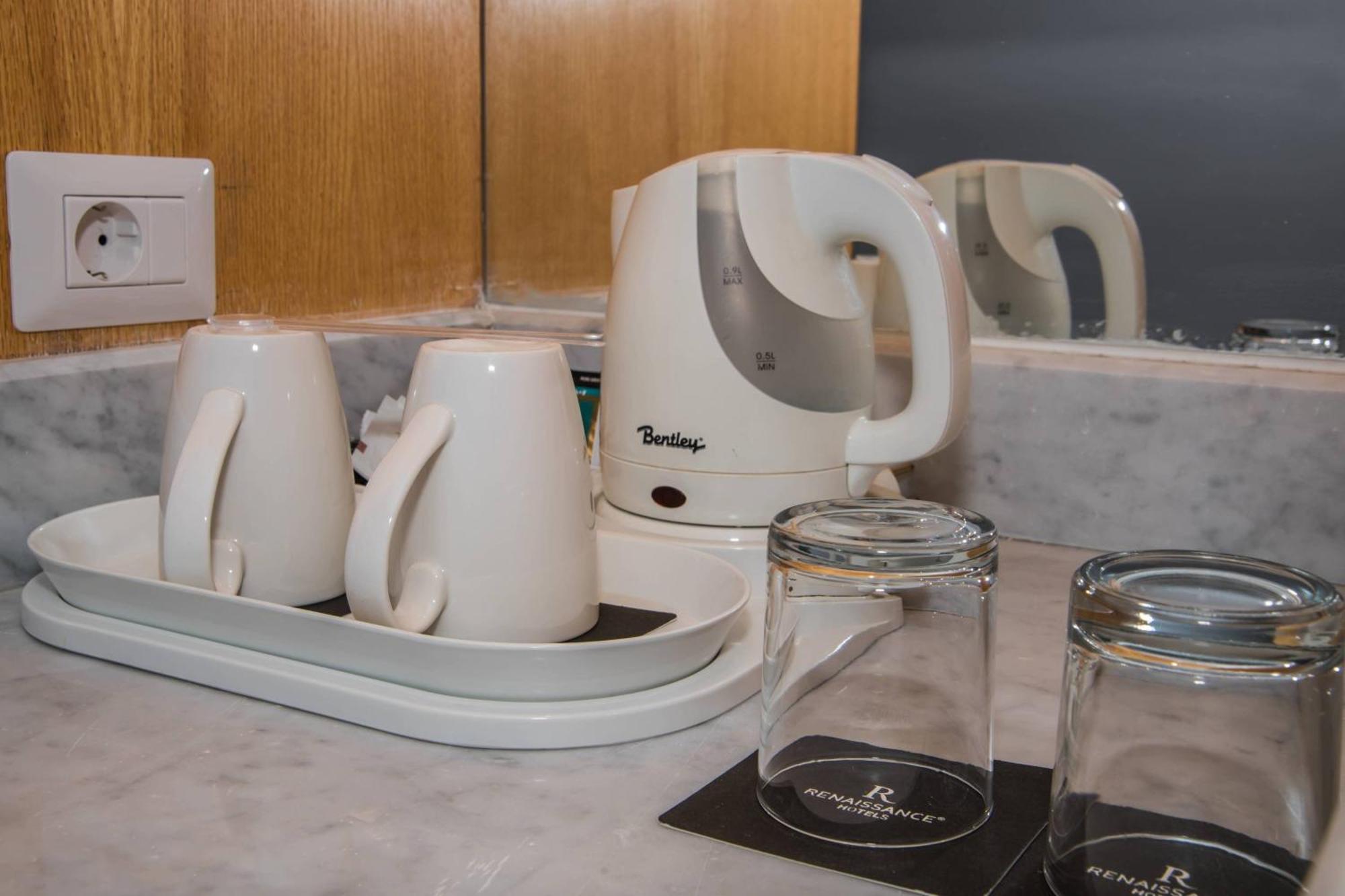 Renaissance Sharm El Sheikh Golden View Beach Resort Exteriér fotografie A kettle in a hotel room