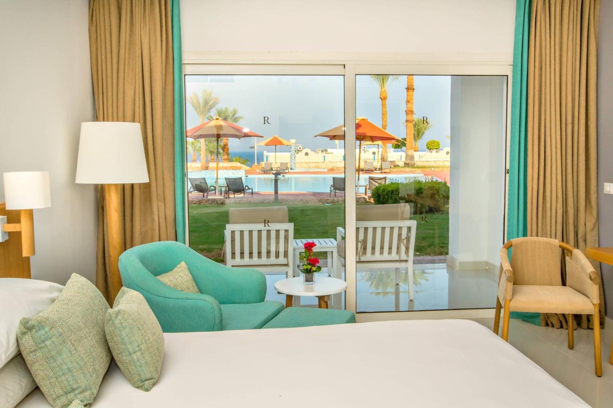 Renaissance Sharm El Sheikh Golden View Beach Resort Exteriér fotografie A room at the Hilton Sharm El Sheikh